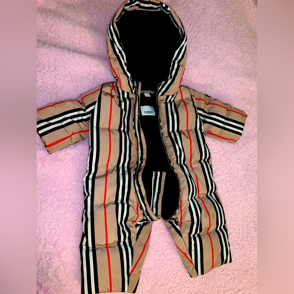 BABY Burberry snow suit size 3MONTHS